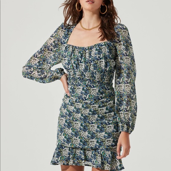 ASTR Smocked Waist dress- new with tags - Picture 1 of 4